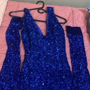 Prom/ evening gown in royal blue material is stretchy so it can fit a Xs and S/M